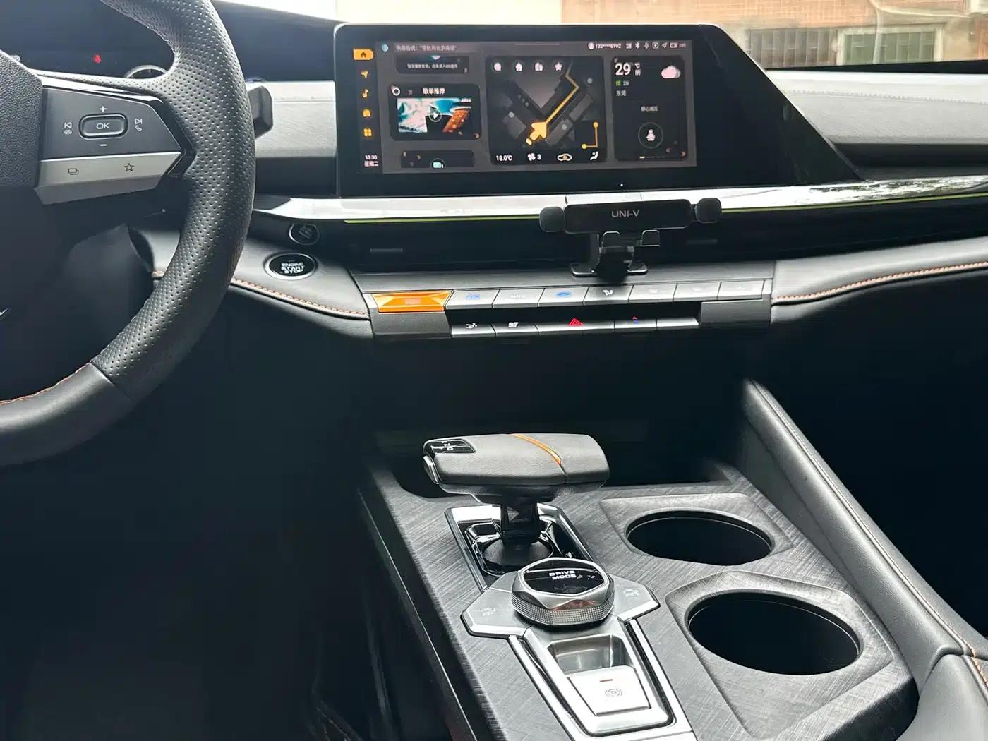 Changan UNI-V 2023 1.5T Premium Edition — миниатюра 9