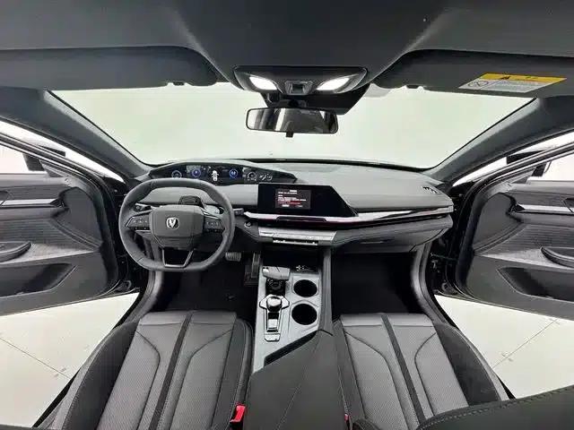 Changan UNI-V 2025 1.5T 500Bar Black Warrior Edition — миниатюра 2