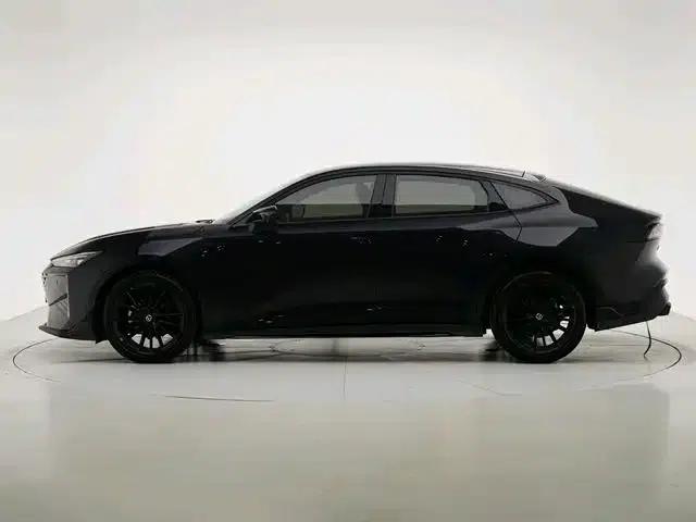 Changan UNI-V 2025 1.5T 500Bar Black Warrior Edition — миниатюра 3