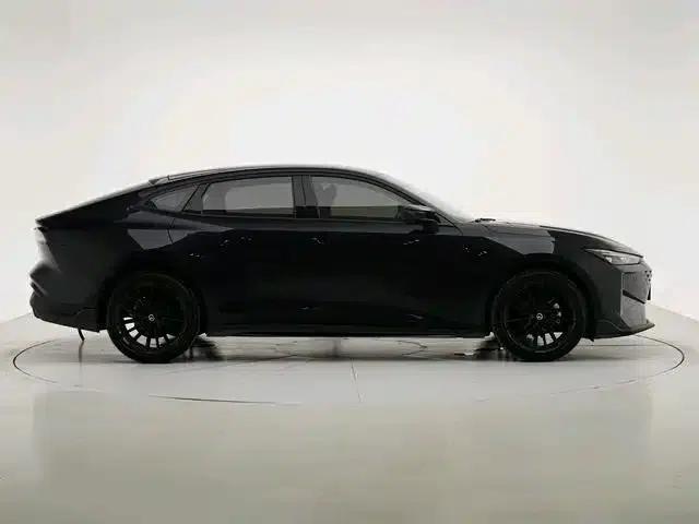 Changan UNI-V 2025 1.5T 500Bar Black Warrior Edition — миниатюра 7