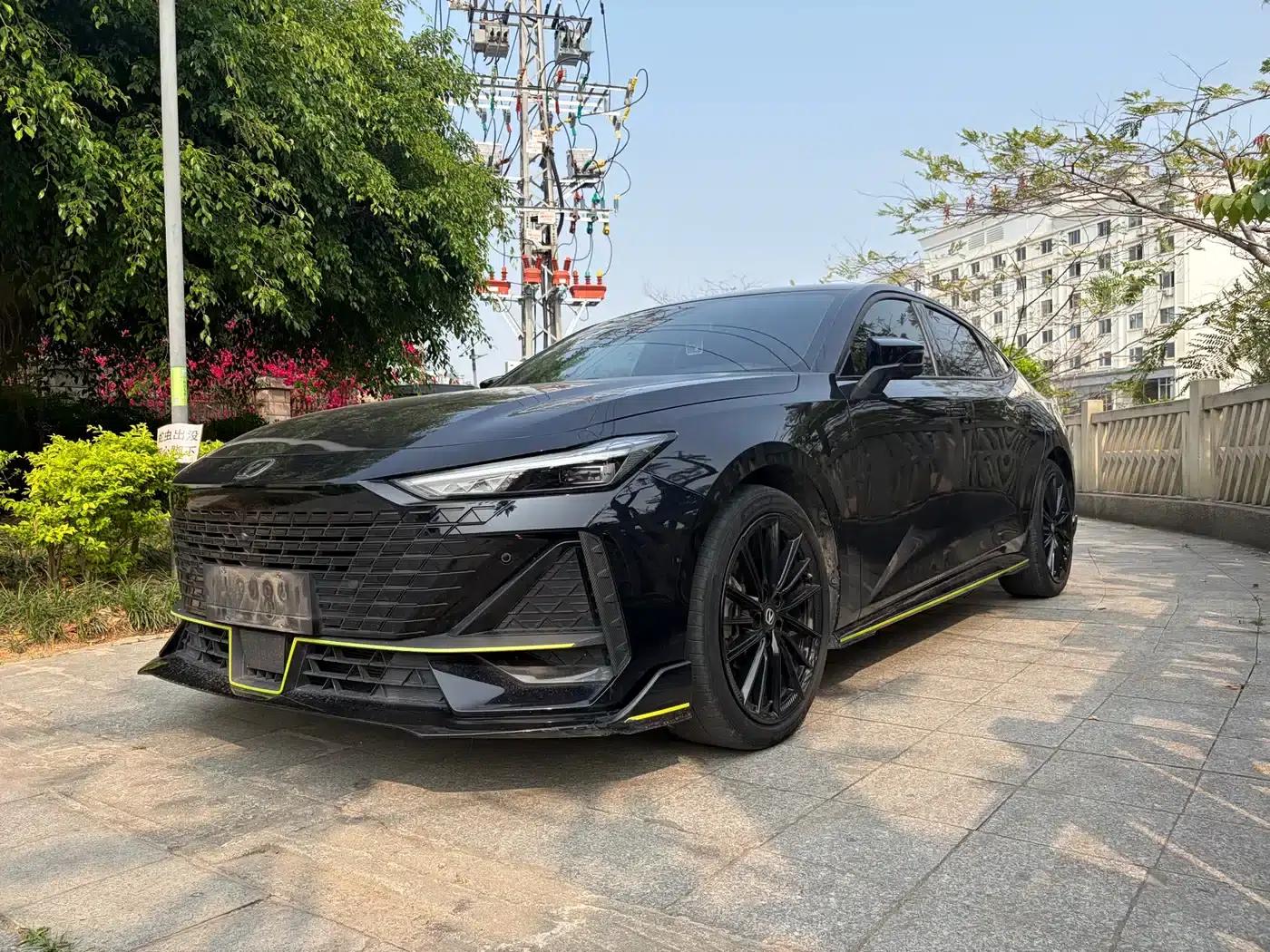 Changan UNI-V 2022 1.5T Sport Edition — миниатюра 1