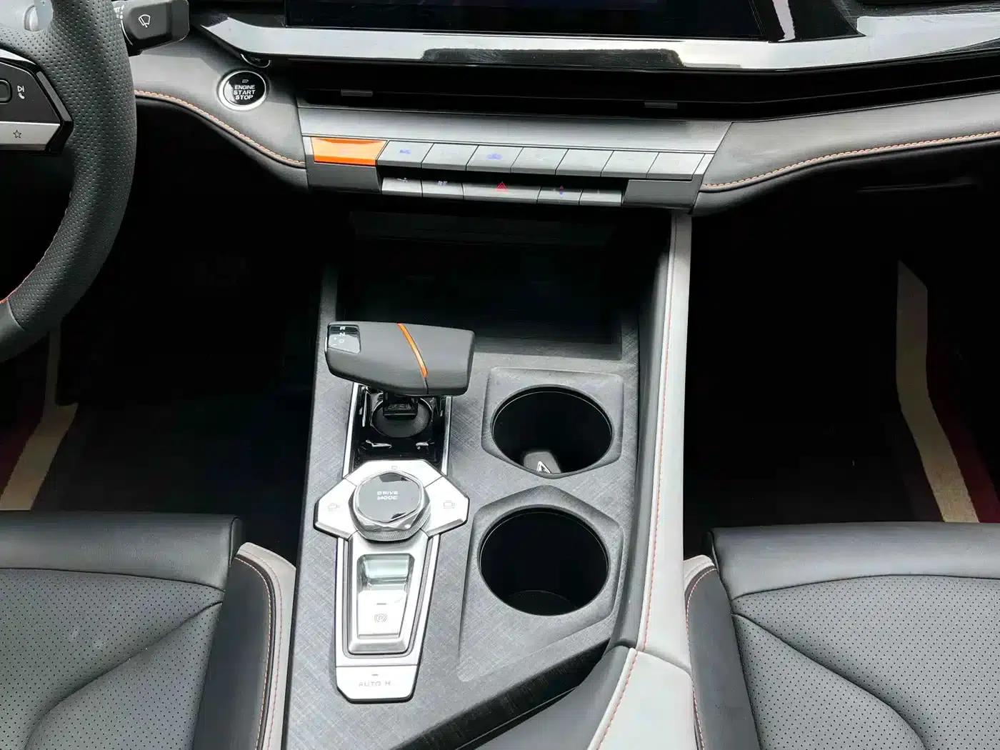 Changan UNI-V 2022 1.5T Premium Edition — миниатюра 4
