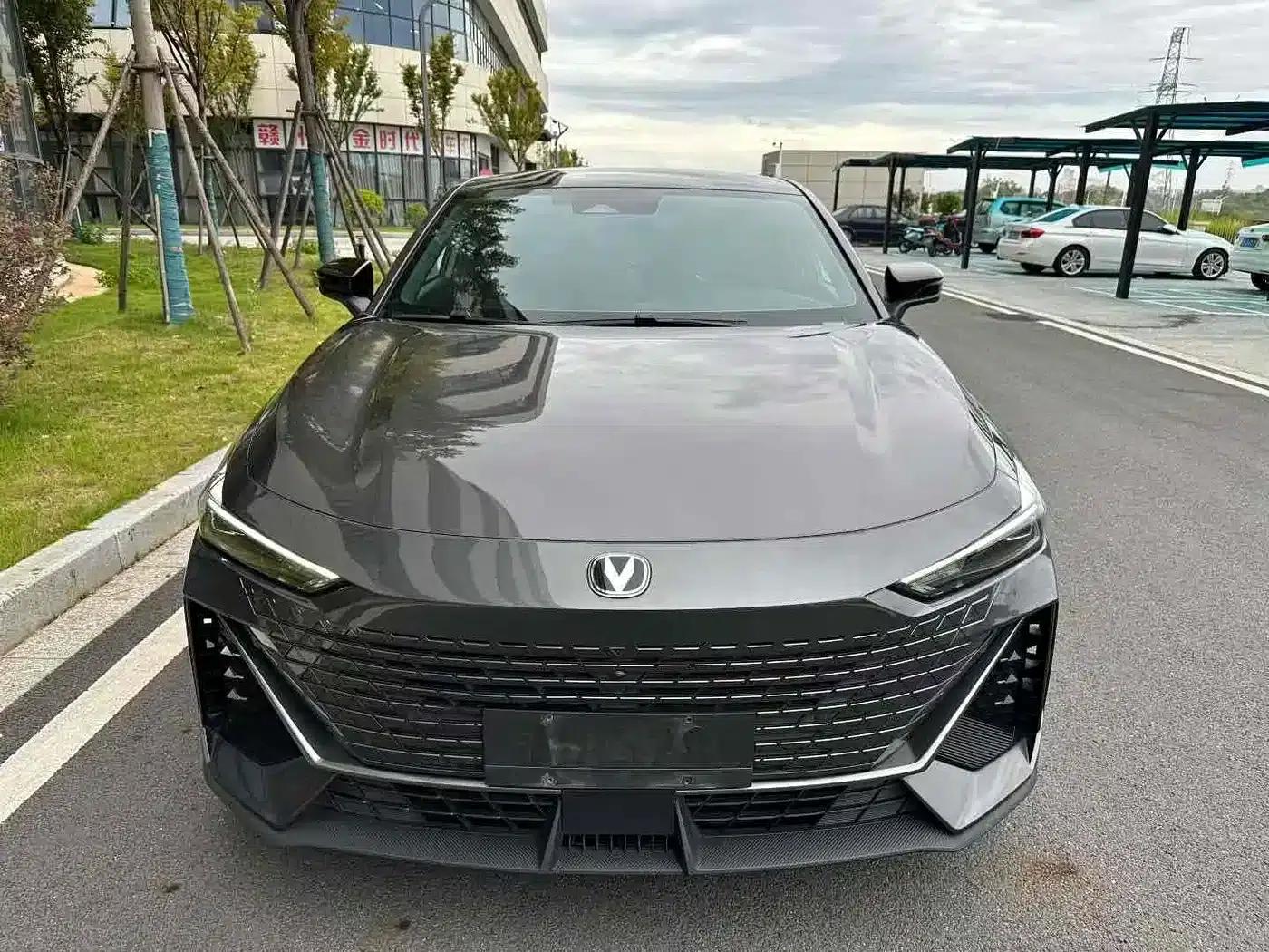Changan UNI-V 2022 1.5T Sport Edition — миниатюра 2