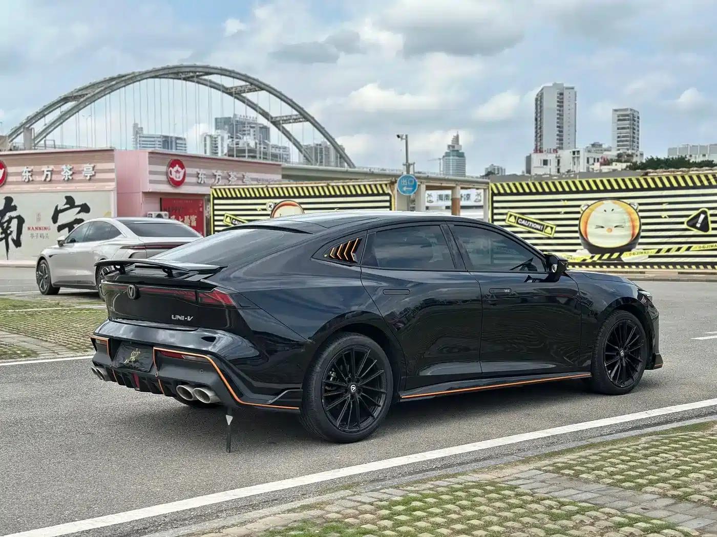 Changan UNI-V 2022 1.5T Sport Edition — миниатюра 15