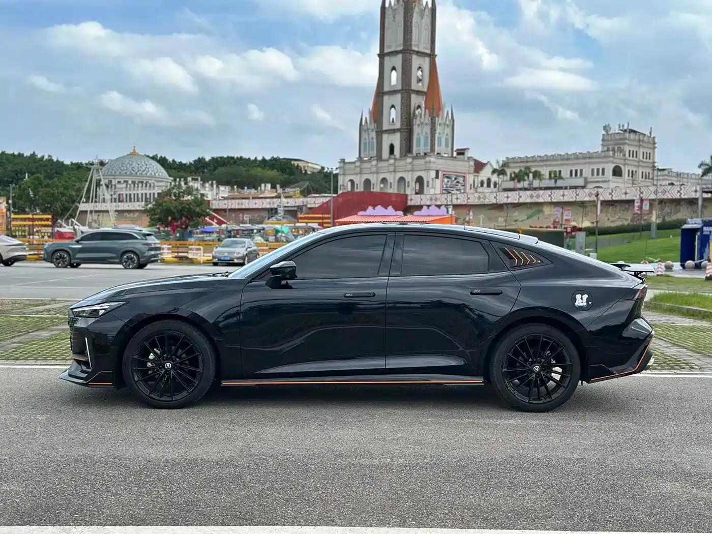 Changan UNI-V 2022 1.5T Sport Edition — миниатюра 3