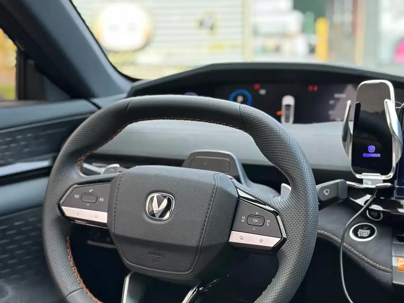Changan UNI-V 2022 1.5T Sport Edition — миниатюра 9