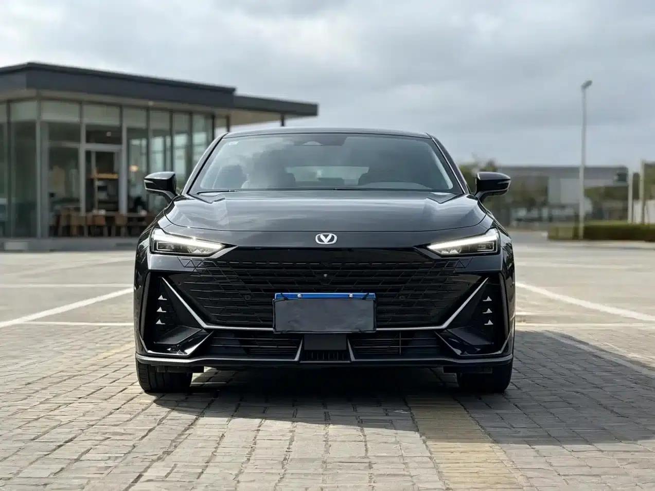 Changan UNI-V 2023 1.5T Premium Edition — миниатюра 2