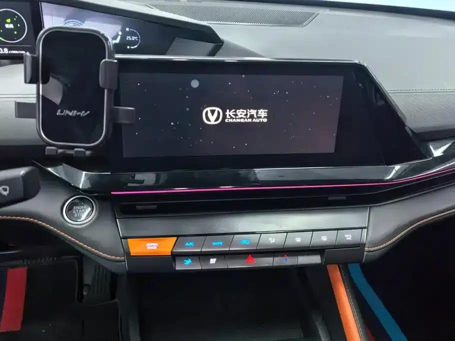 Changan UNI-V 2022 1.5T Premium Edition — миниатюра 13