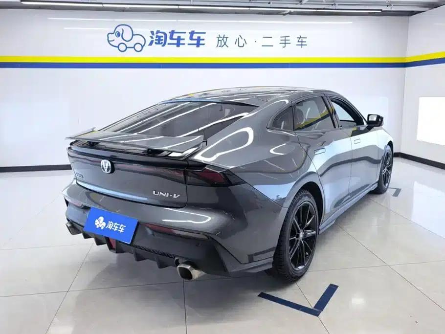 Changan UNI-V 2022 1.5T Premium Edition — миниатюра 3
