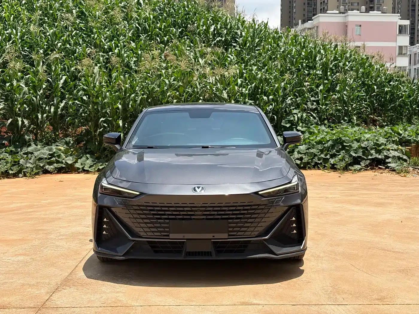 Changan UNI-V 2022 1.5T Premium Edition — миниатюра 2