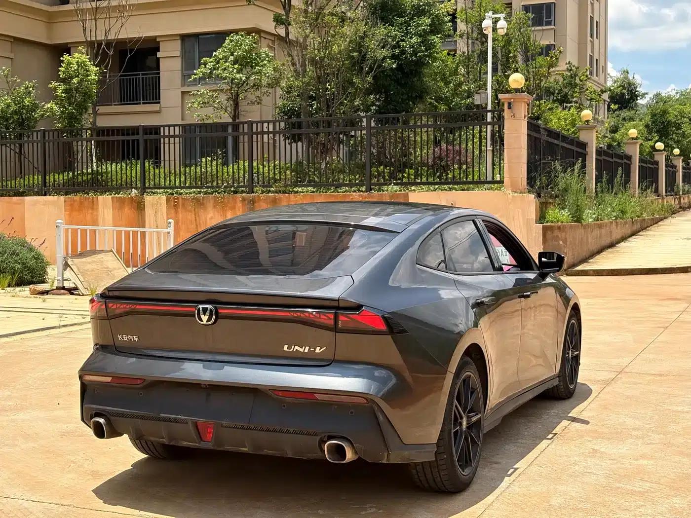 Changan UNI-V 2022 1.5T Premium Edition — миниатюра 8