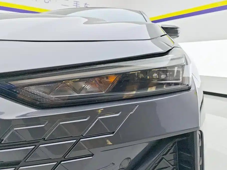 Changan UNI-V 2022 1.5T Sport Edition — миниатюра 5