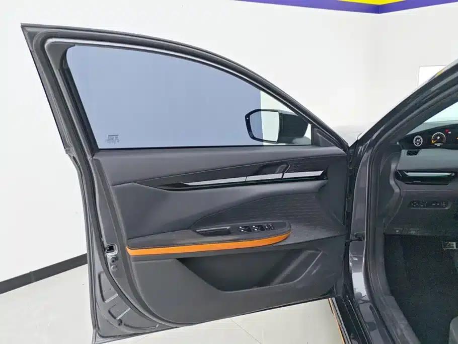 Changan UNI-V 2022 1.5T Sport Edition — миниатюра 7