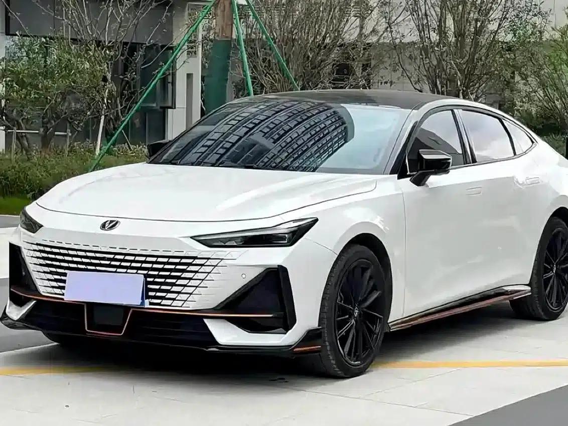Changan UNI-V 2022 1.5T Sport Edition — миниатюра 1