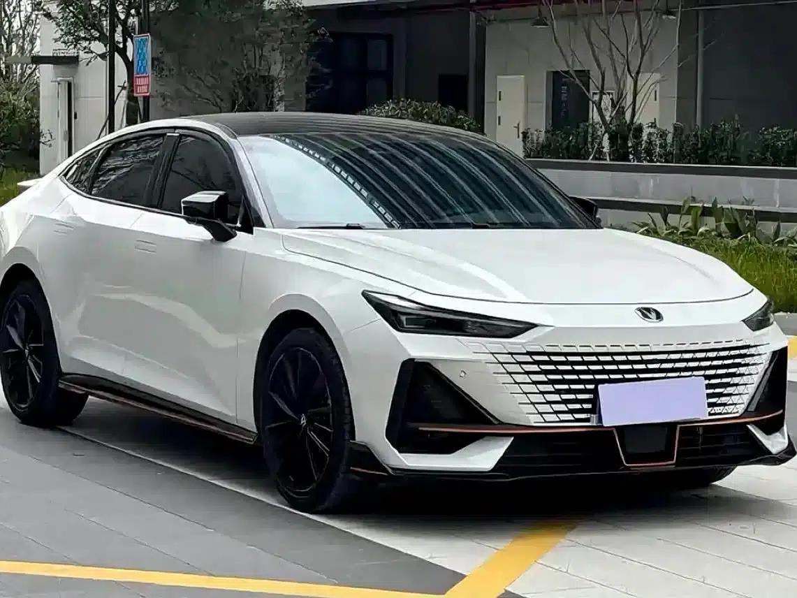 Changan UNI-V 2022 1.5T Sport Edition — миниатюра 3
