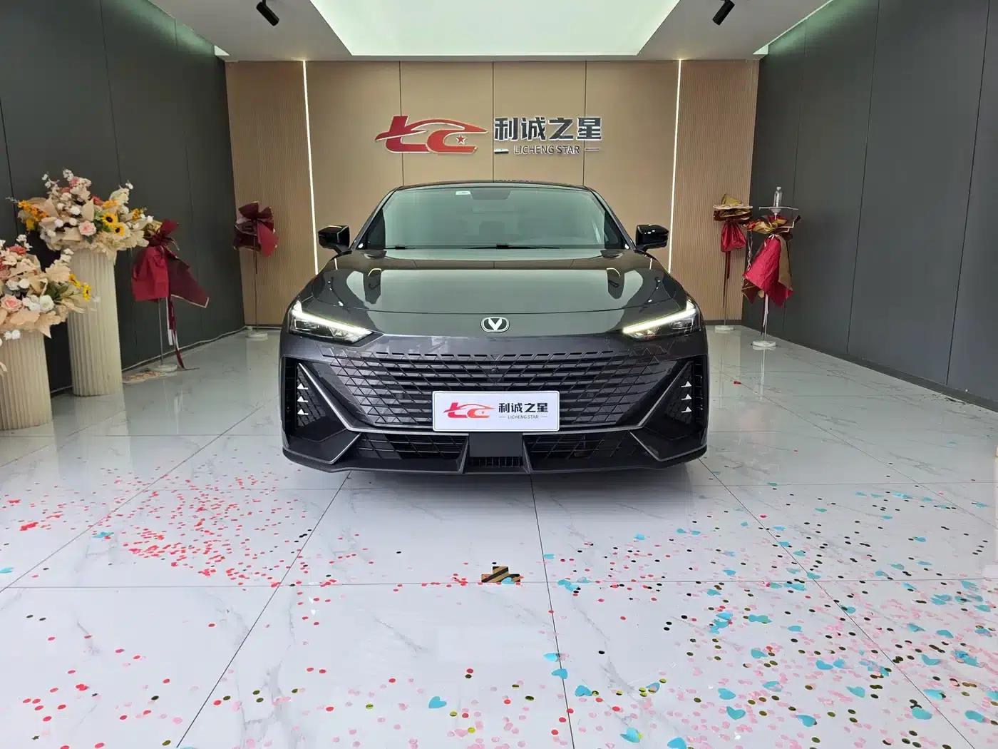 Changan UNI-V 2022 1.5T Premium Edition — миниатюра 2