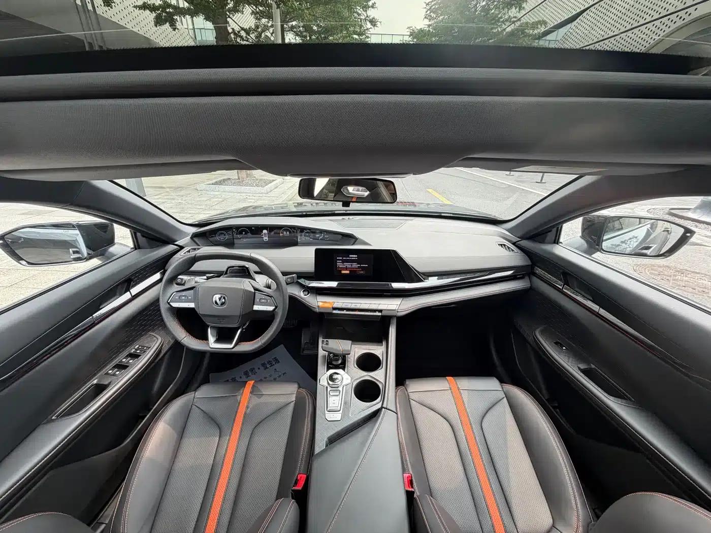 Changan UNI-V 2025 Model, Third Generation, 1.5T 500Bar Premium Edition — миниатюра 16