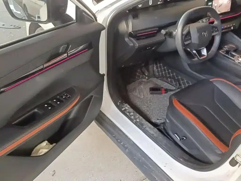 Changan UNI-V 2023 1.5T Premium Edition — миниатюра 16