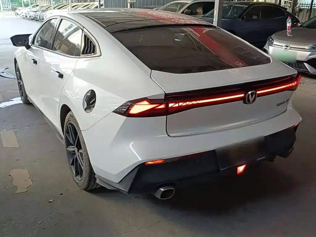 Changan UNI-V 2023 1.5T Premium Edition — миниатюра 5