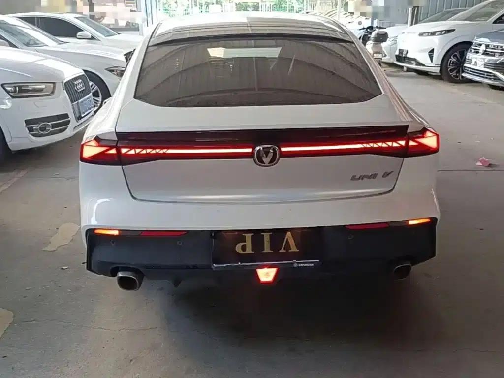 Changan UNI-V 2023 1.5T Premium Edition — миниатюра 6