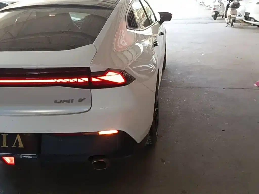Changan UNI-V 2023 1.5T Premium Edition — миниатюра 8