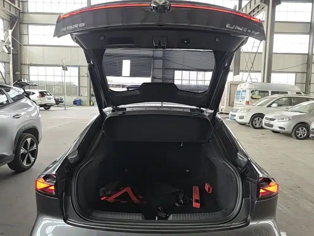 Changan UNI-V 2022 1.5T Sport Edition — миниатюра 19