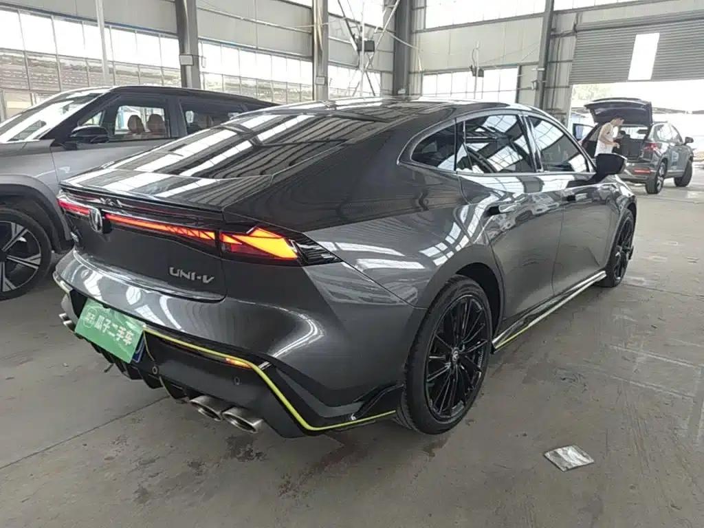 Changan UNI-V 2022 1.5T Sport Edition — миниатюра 7