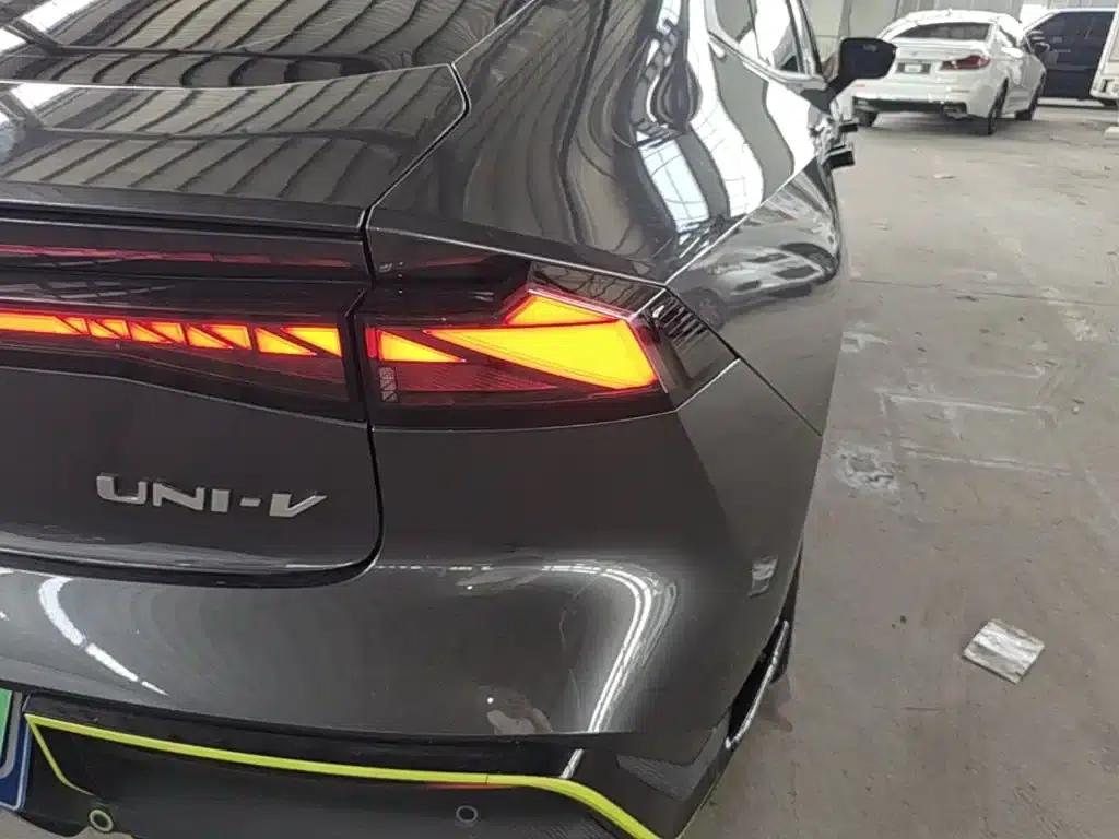 Changan UNI-V 2022 1.5T Sport Edition — миниатюра 8