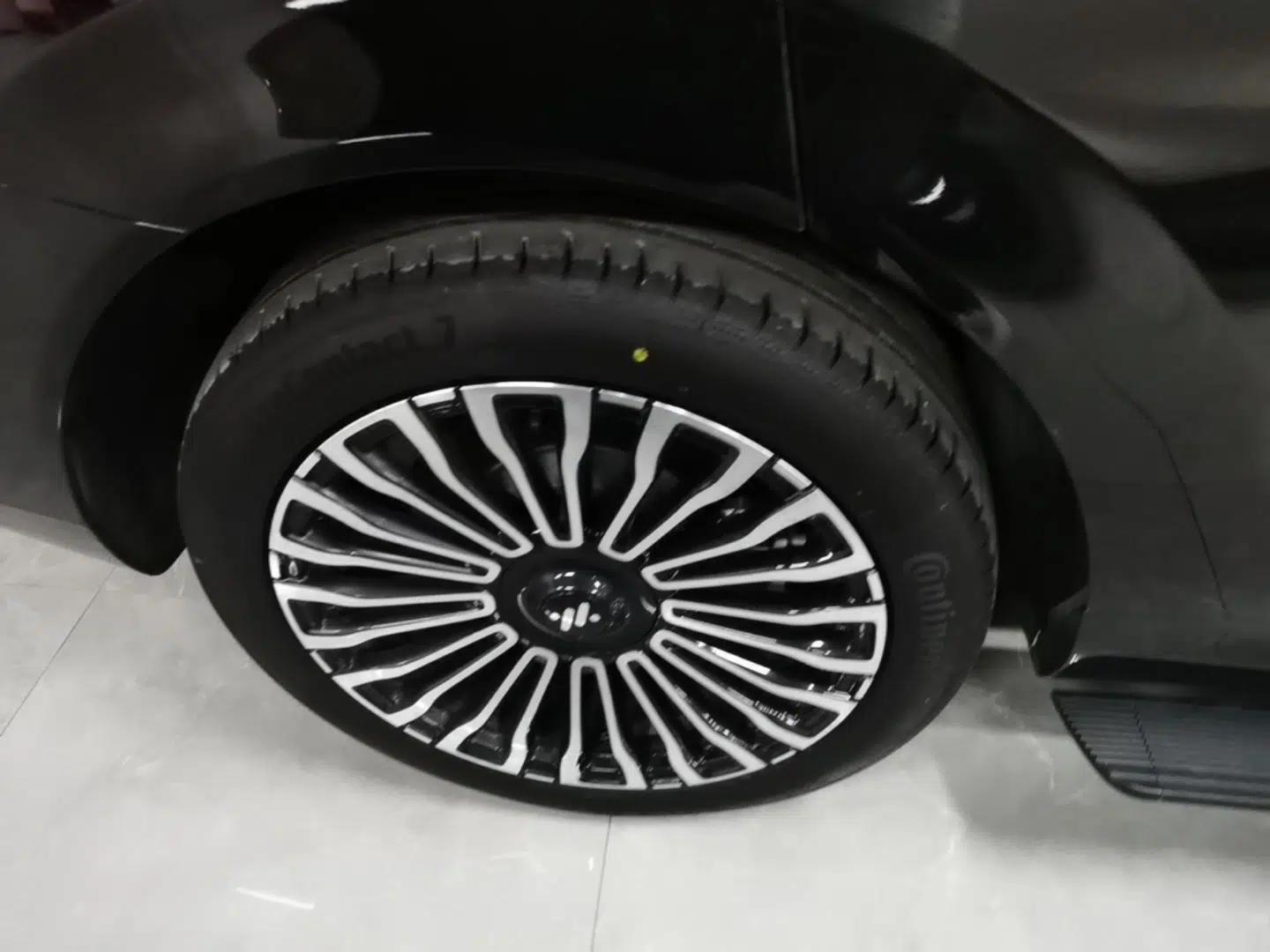 IM Zhiji LS8 2026 Model 52 Max+ Tech Flagship Five-Seat — миниатюра 11