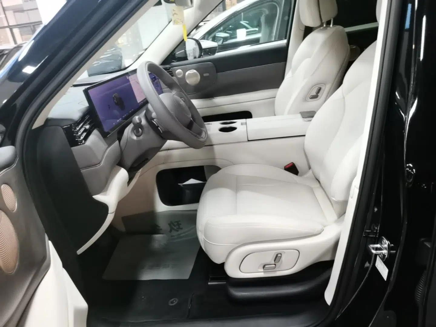 IM Zhiji LS8 2026 Model 52 Max+ Tech Flagship Five-Seat — миниатюра 17