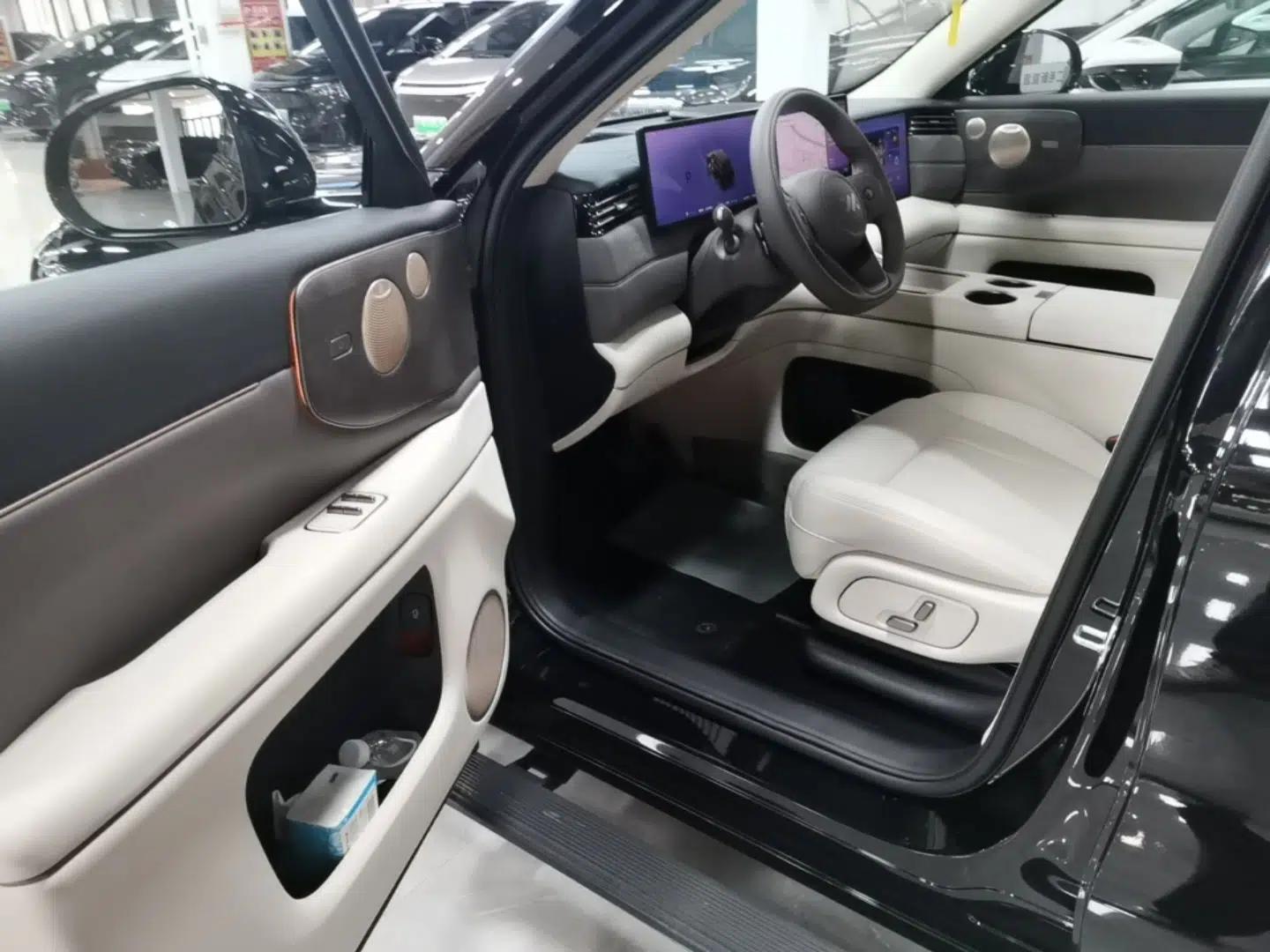 IM Zhiji LS8 2026 Model 52 Max+ Tech Flagship Five-Seat — миниатюра 18