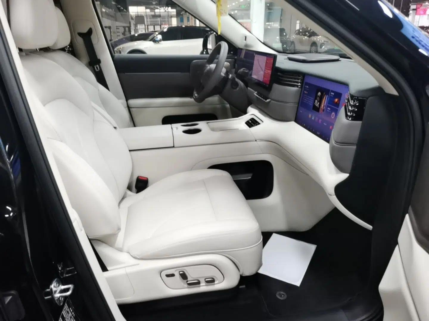 IM Zhiji LS8 2026 Model 52 Max+ Tech Flagship Five-Seat — миниатюра 19