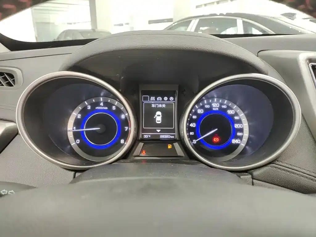 Changan CS35 2017 1.6L Manual Premium Edition — миниатюра 12