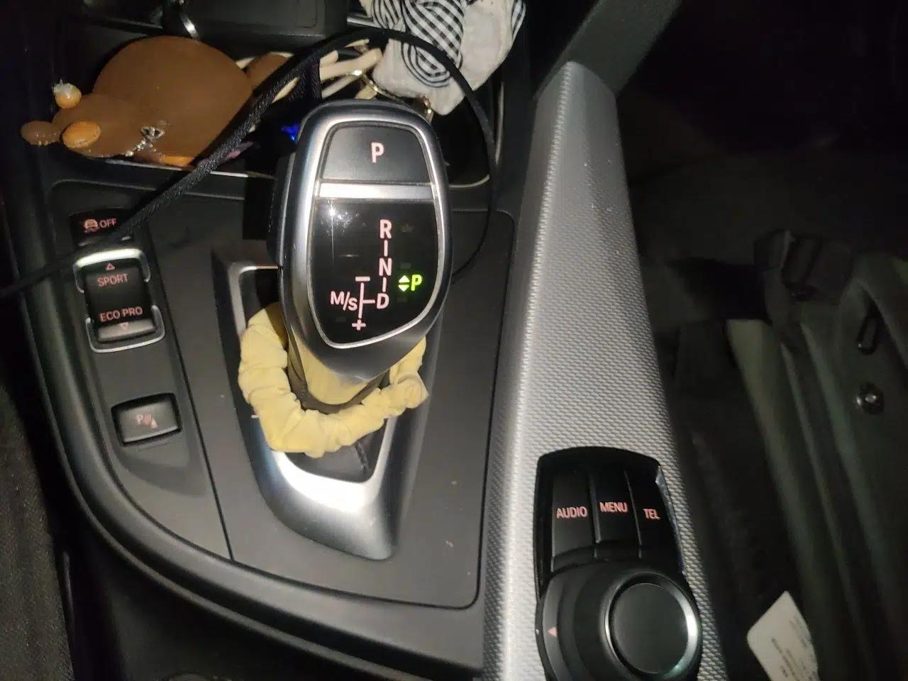 BMW 3 Series 2017 320i M Sport — миниатюра 14