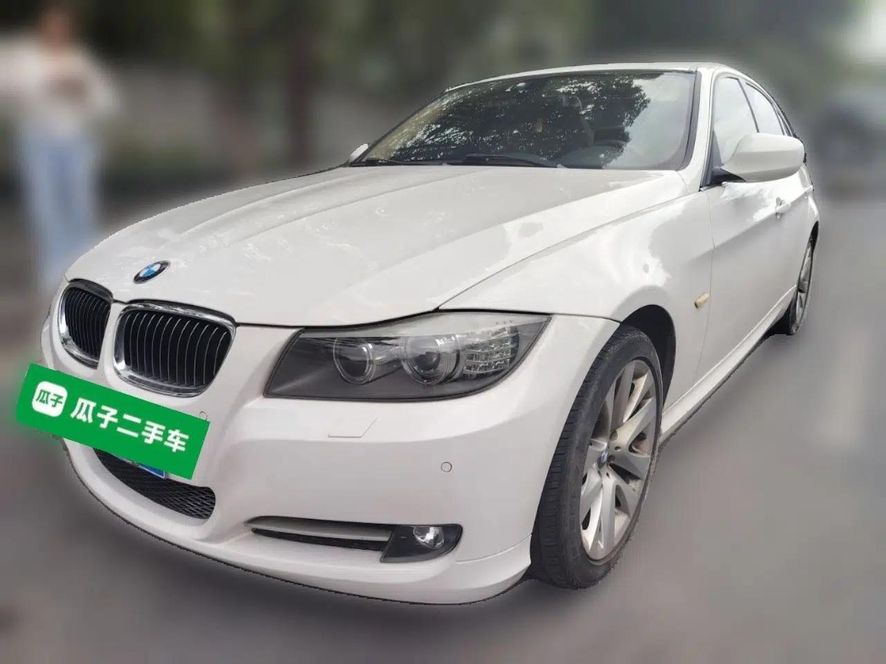 BMW 3 Series 2010 320i Luxury Model — миниатюра 1