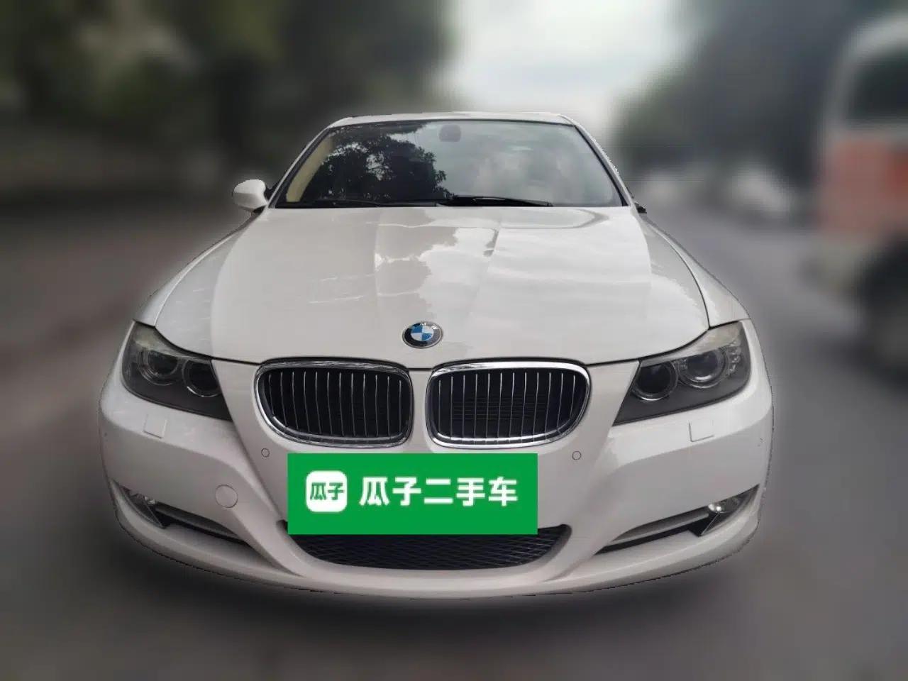 BMW 3 Series 2010 320i Luxury Model — миниатюра 2
