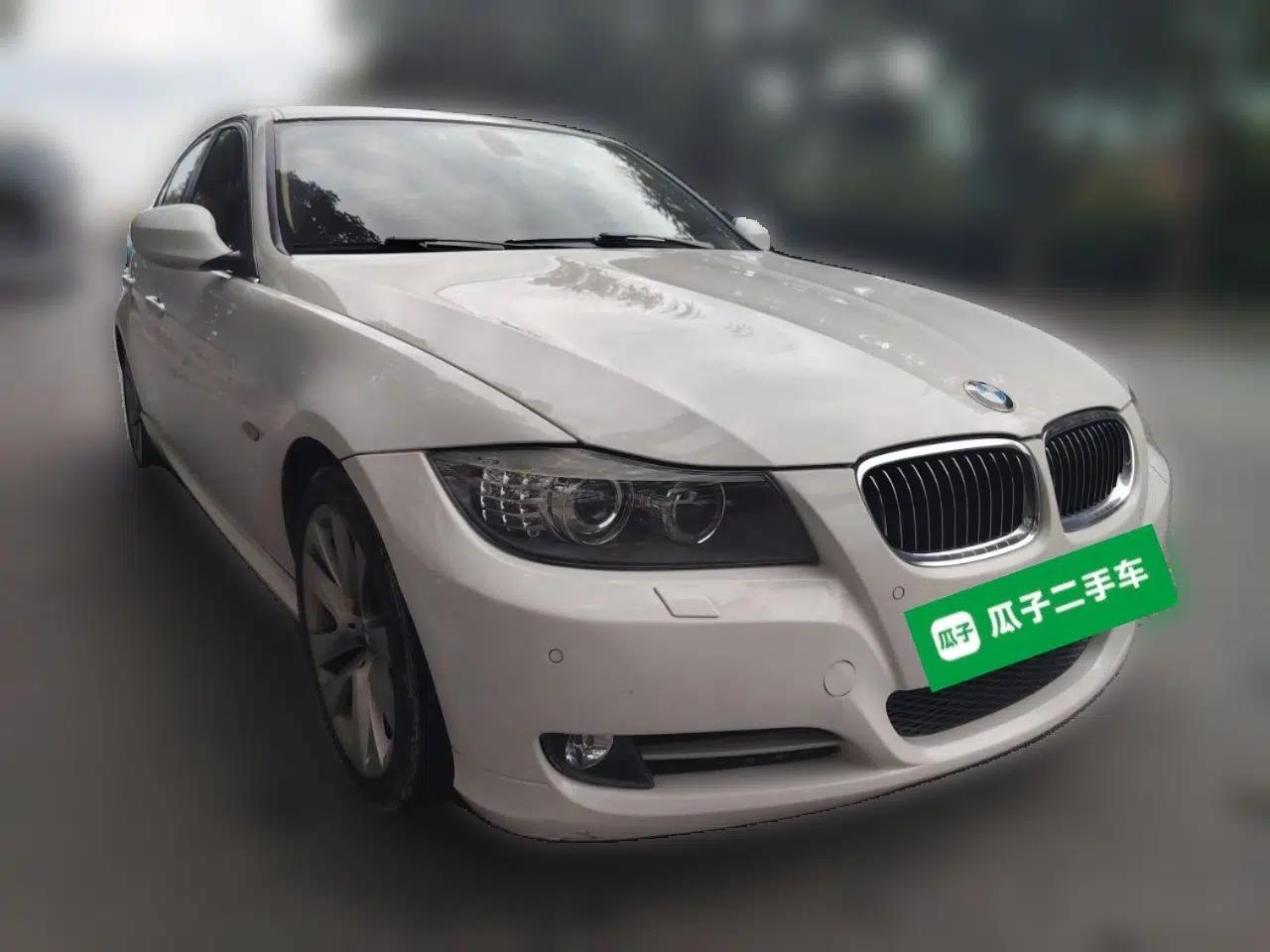 BMW 3 Series 2010 320i Luxury Model — миниатюра 3