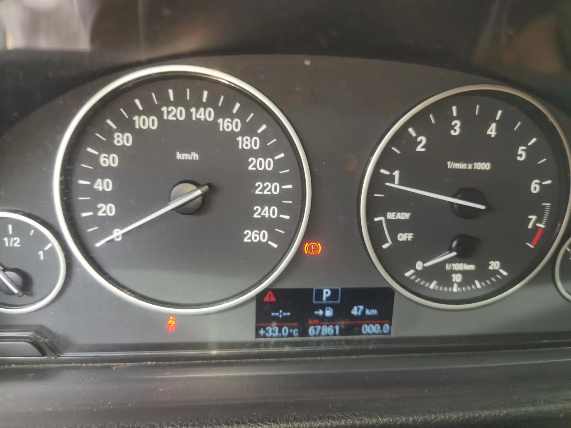 BMW 3 Series 2013 320i Sport Edition — миниатюра 11