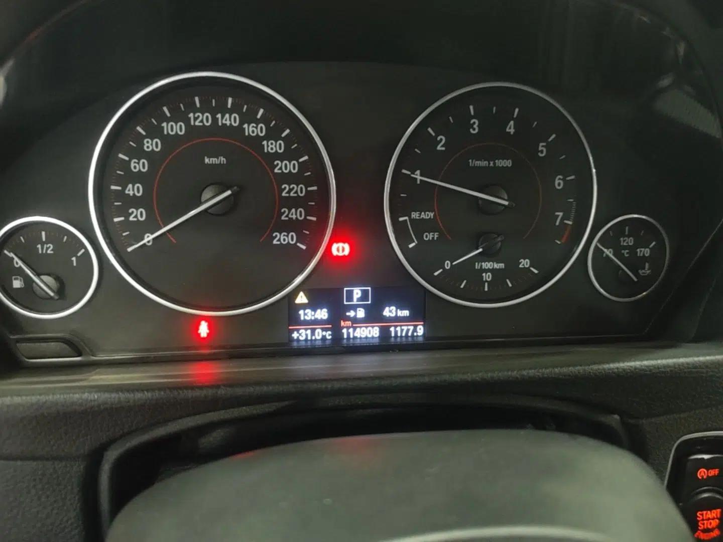 BMW 3 Series 2017 320i M Sport — миниатюра 14