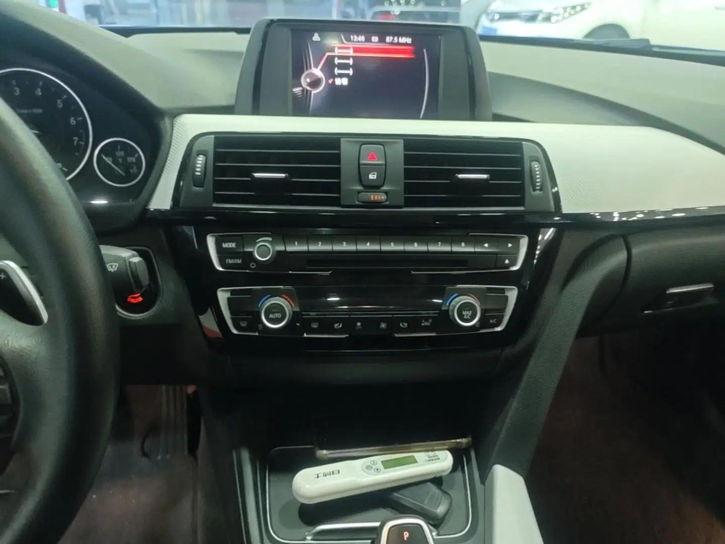 BMW 3 Series 2017 320i M Sport — миниатюра 15