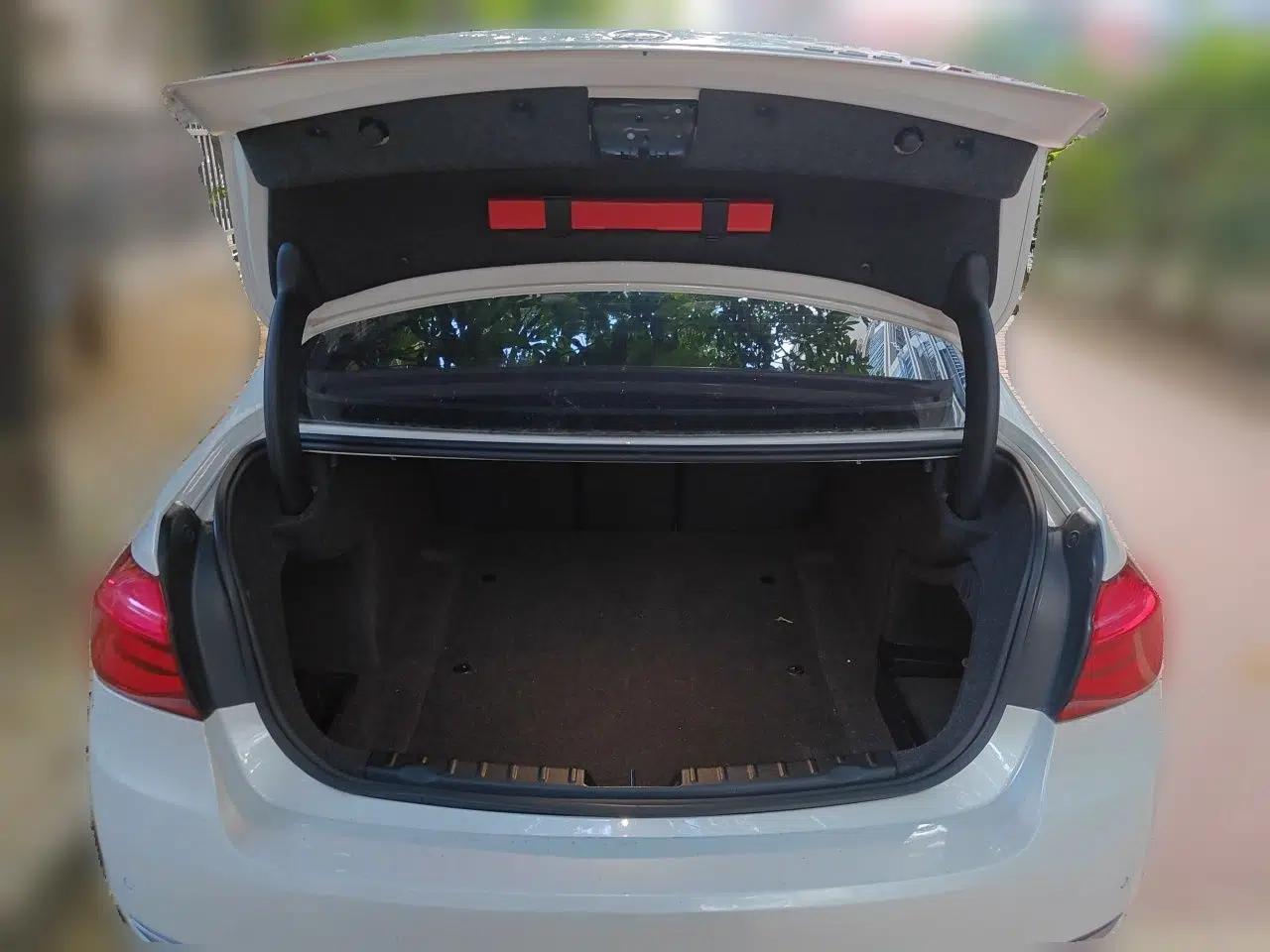 BMW 3 Series 2018 320Li Fashion Model — миниатюра 19