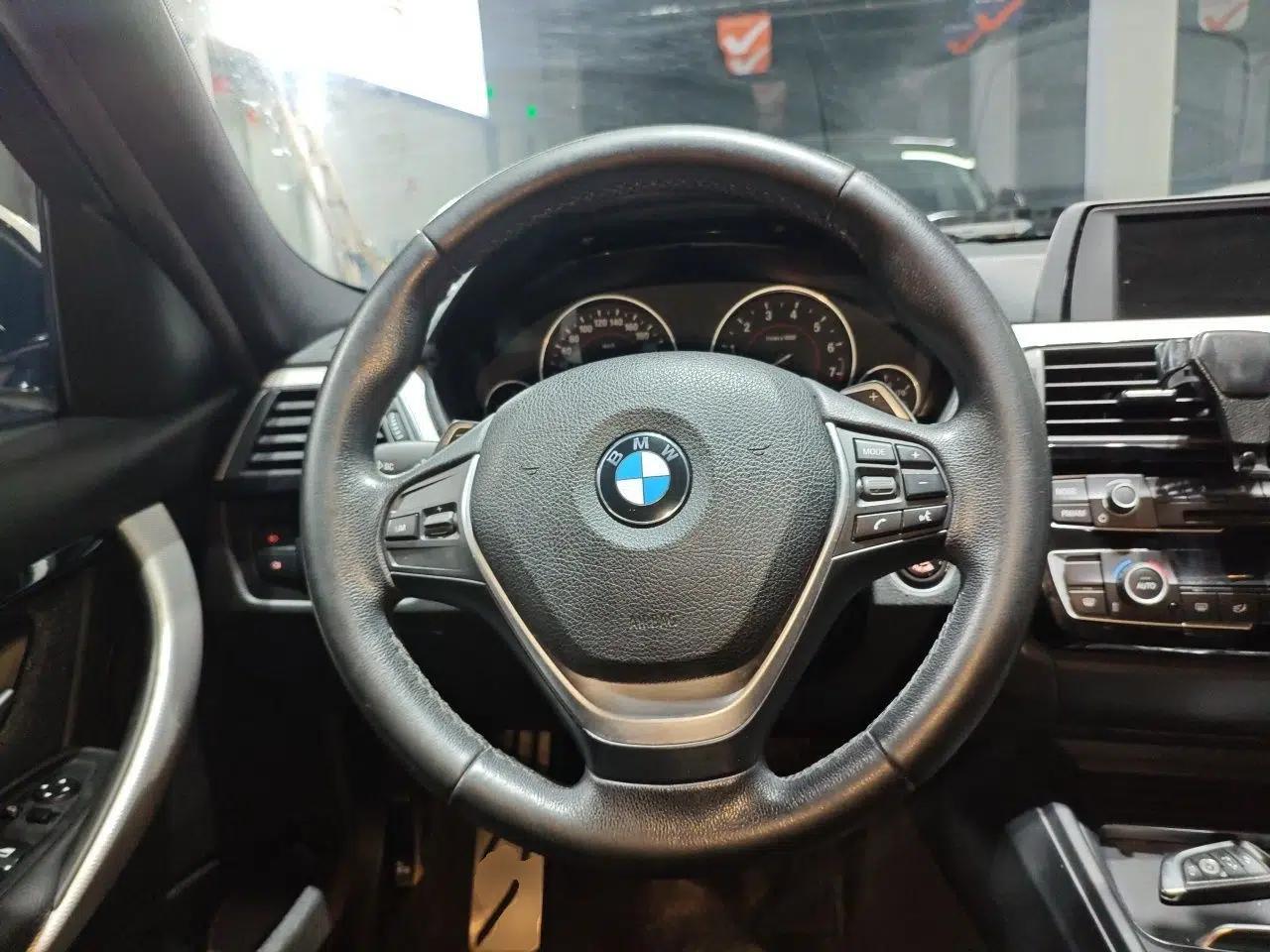 BMW 3 Series 2017 320i M Sport — миниатюра 10