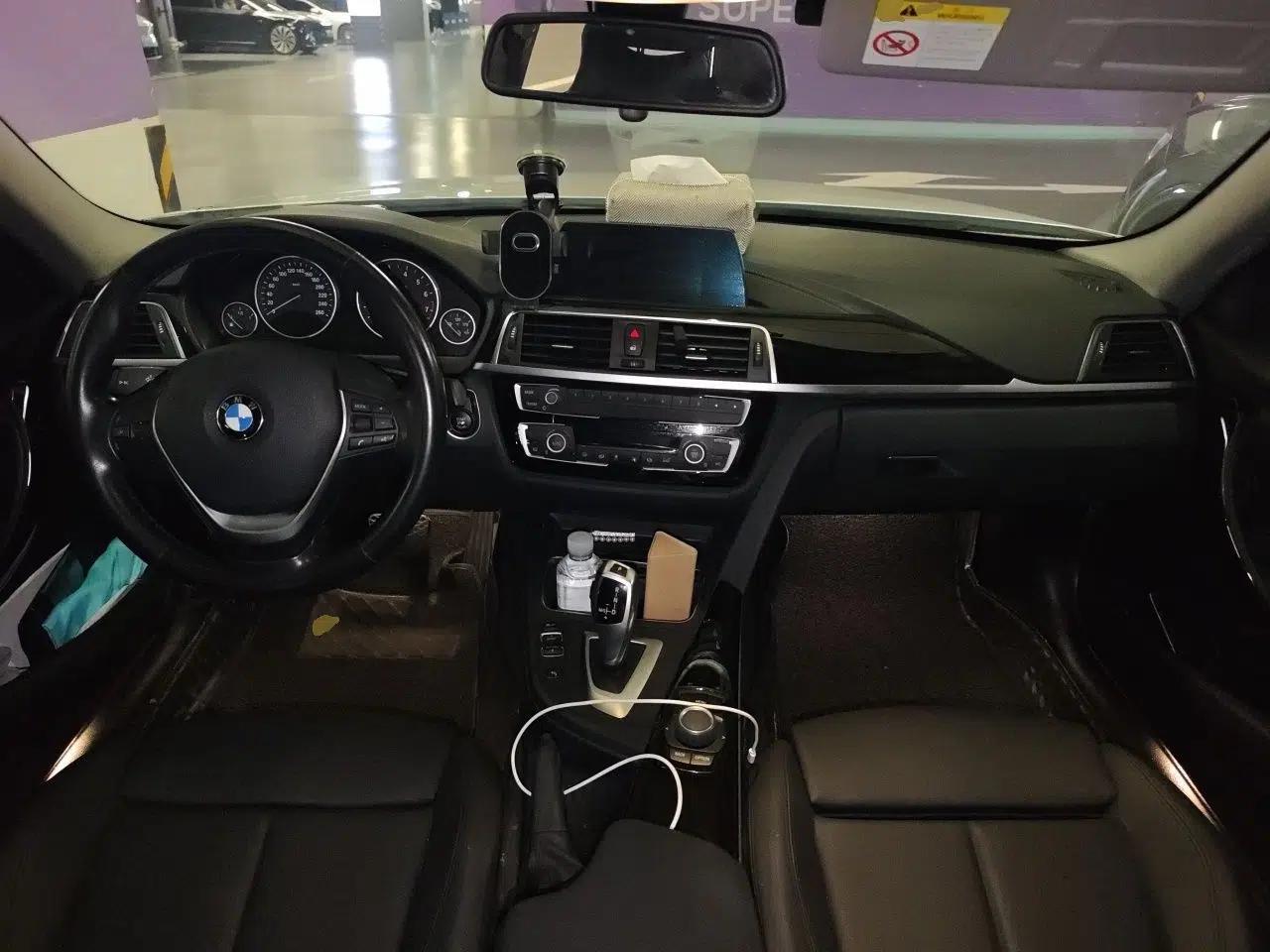 BMW 3 Series 2018 318Li — миниатюра 9