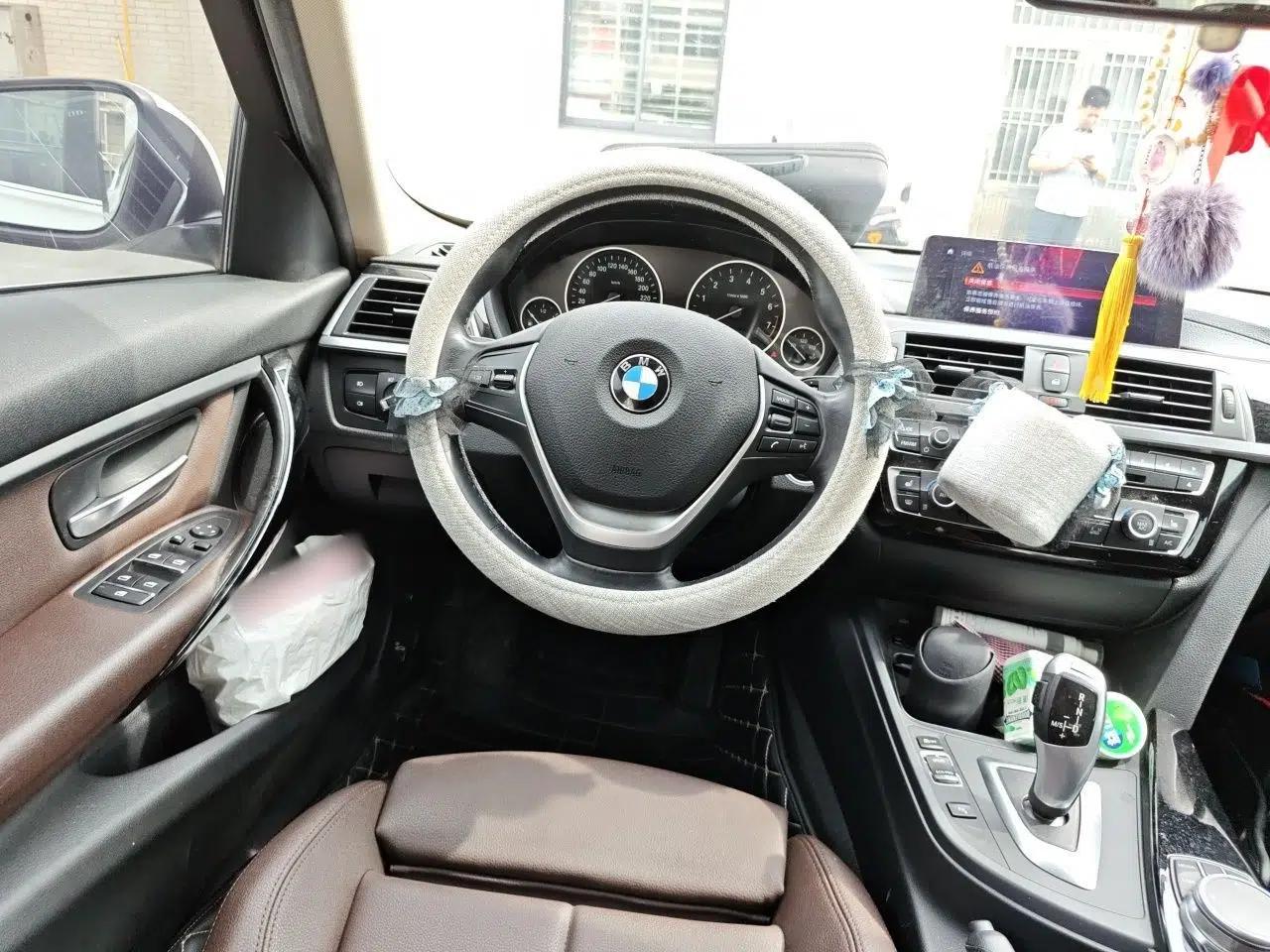 BMW 3 Series 2019 320Li Fashion Model — миниатюра 10