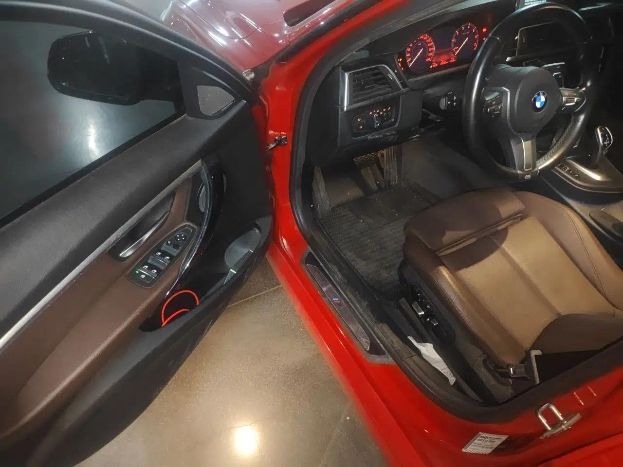 BMW 3 Series 2019 320i M Sport Night Edition — миниатюра 16