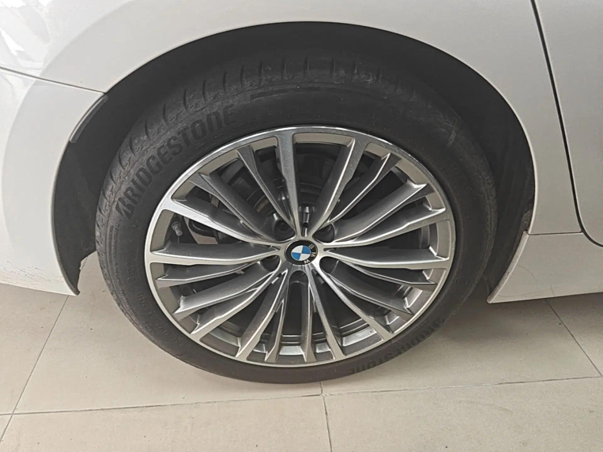 BMW 3 Series 2021 Second Facelift 320i Sport Package — миниатюра 11