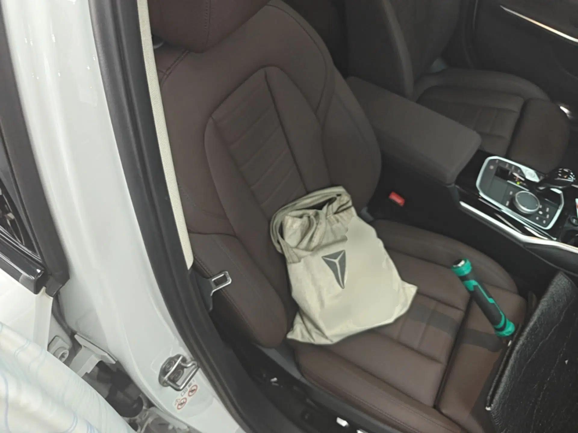 BMW 3 Series 2021 Second Facelift 320i Sport Package — миниатюра 19