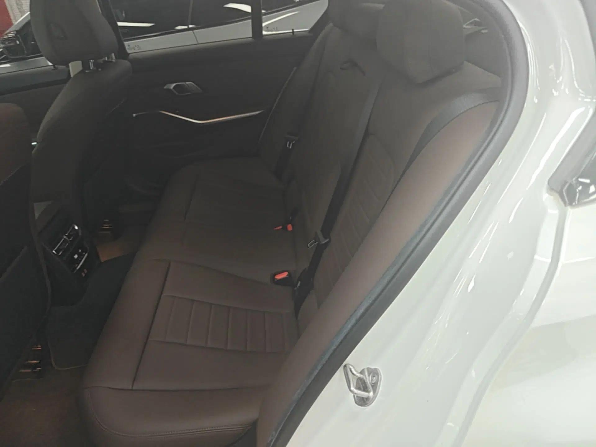 BMW 3 Series 2021 Second Facelift 320i Sport Package — миниатюра 20