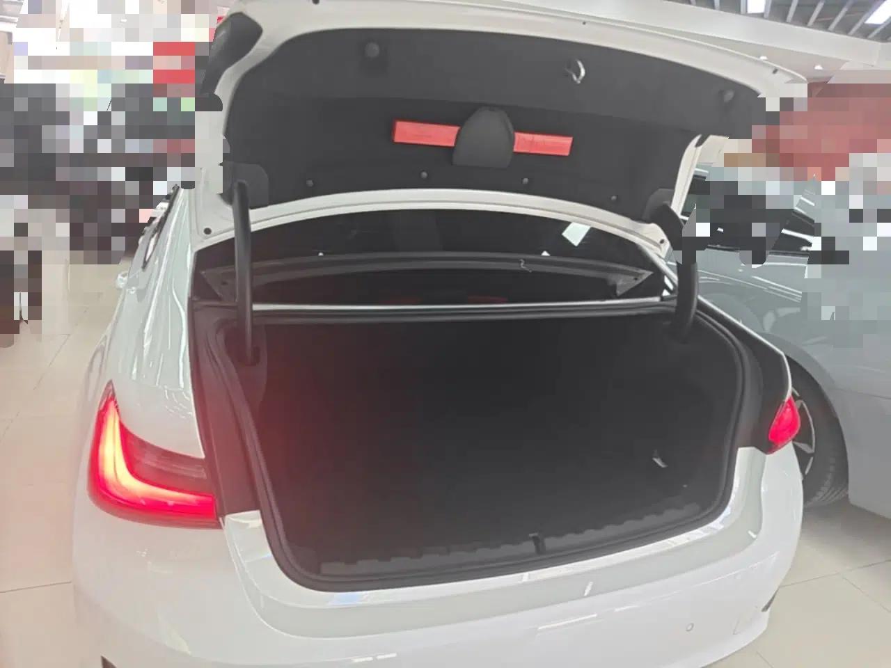 BMW 3 Series 2021 Second Facelift 320i Sport Package — миниатюра 22