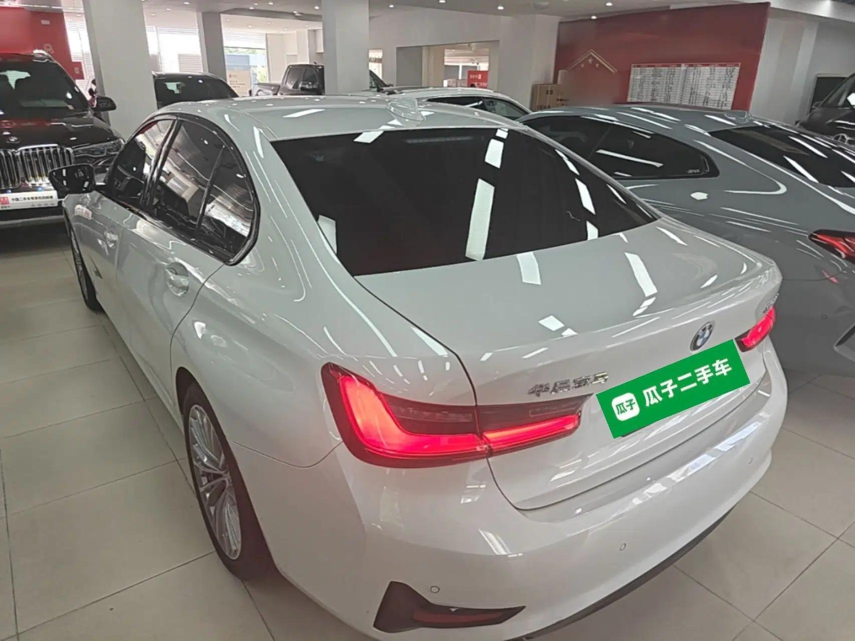 BMW 3 Series 2021 Second Facelift 320i Sport Package — миниатюра 4